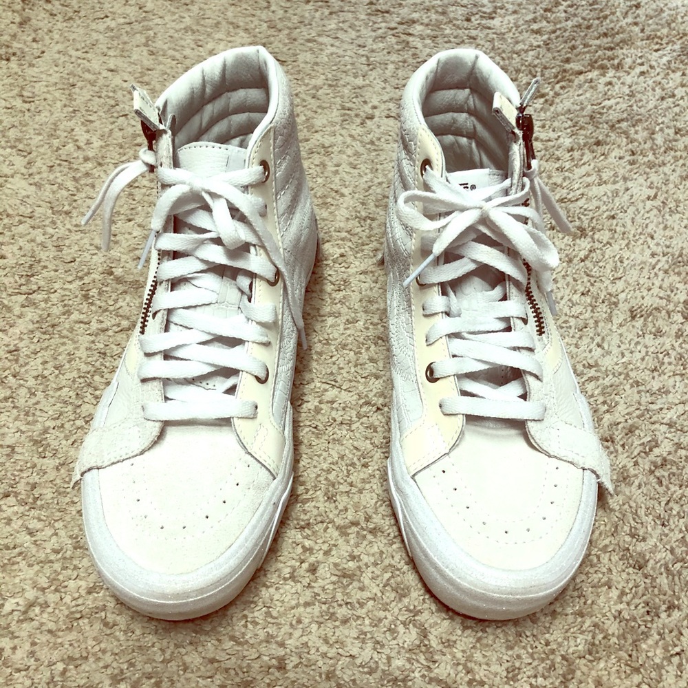 Hi-top Sneakers
